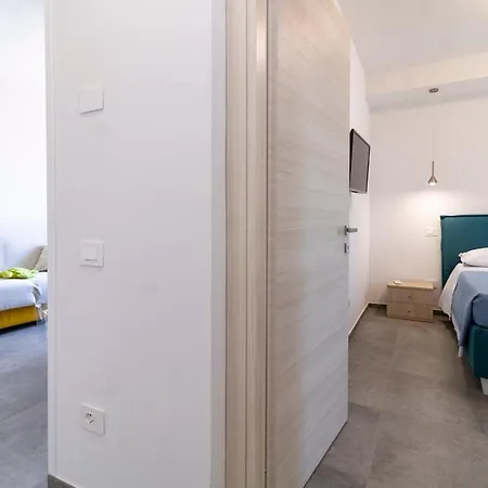100 Meters From The Sea, Ac, Private Parking And Wi-fi *