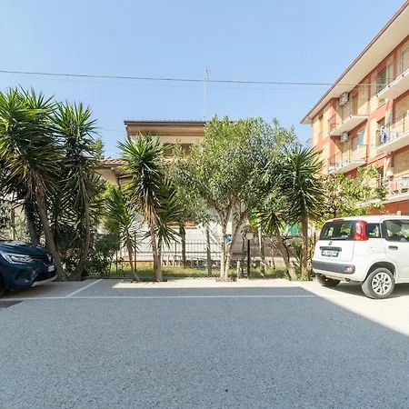 100 Meters From The Sea, Ac, Private Parking And Wi-fi Appartement