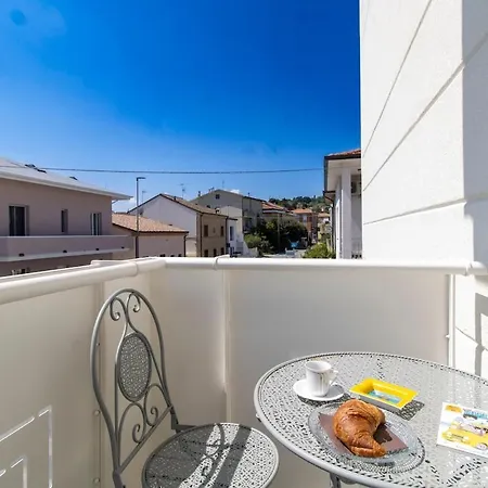 Appartement 100 Meters From The Sea, Ac, Private Parking And Wi-fi *
