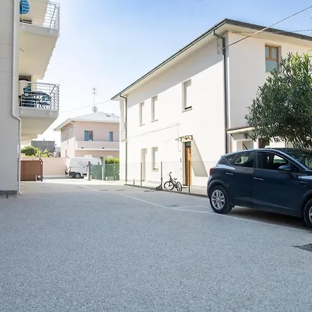 Appartement 100 Meters From The Sea, Ac, Private Parking And Wi-fi Civitanova Marche