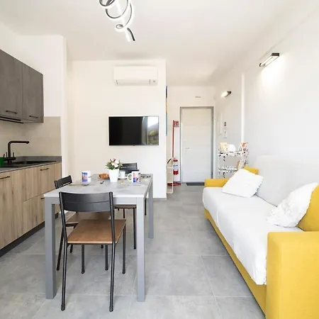 100 Meters From The Sea, Ac, Private Parking And Wi-fi Apartamento *