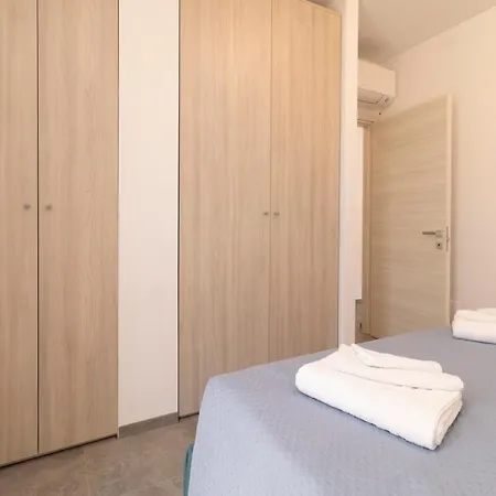 Appartement 100 Meters From The Sea, Ac, Private Parking And Wi-fi Civitanova Marche