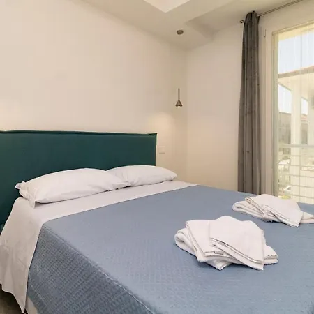 Apartamento 100 Meters From The Sea, Ac, Private Parking And Wi-fi *