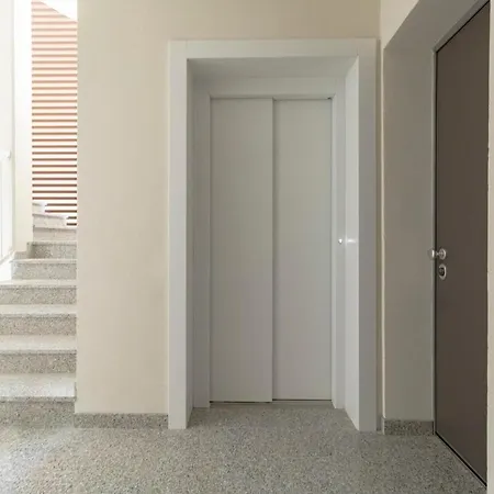 100 Meters From The Sea, Ac, Private Parking And Wi-fi Lejlighed